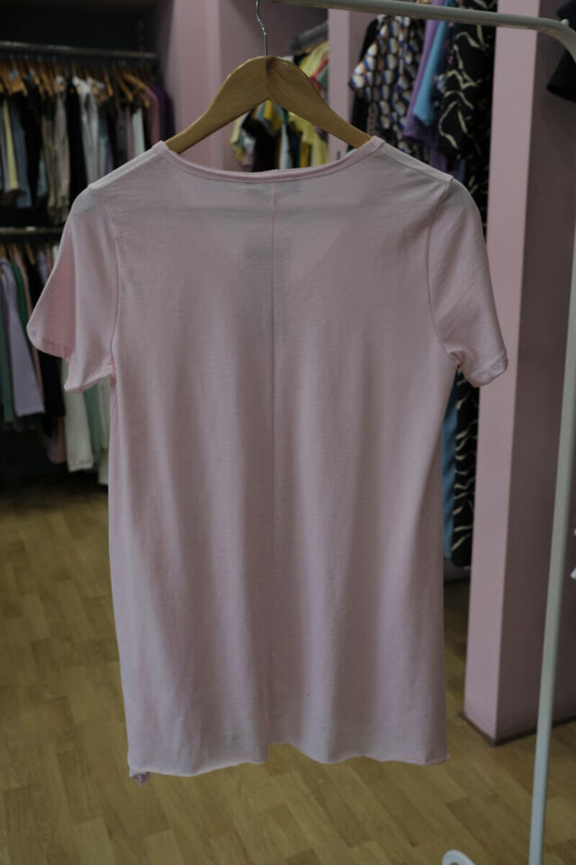 t-shirt pink color